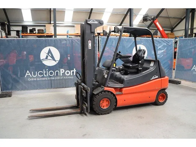 Heftruck linde e30-02 elektrisch 3000kg 4.55m 1998 - afbeelding 1 van  1