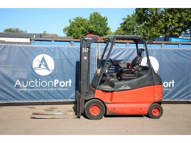 Heftruck linde e30 elektrisch 3000kg 4.5m 2000 - afbeelding 1 van  1