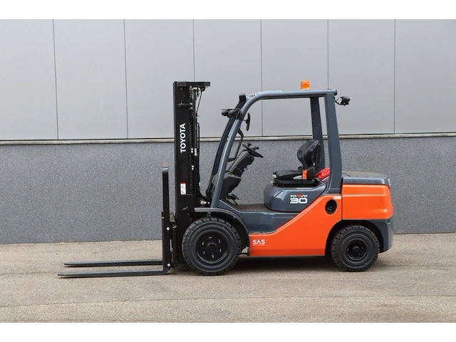 Heftruck toyota 52-8fdf30 diesel 3000kg 4.7m 2023 nieuw - afbeelding 1 van  1