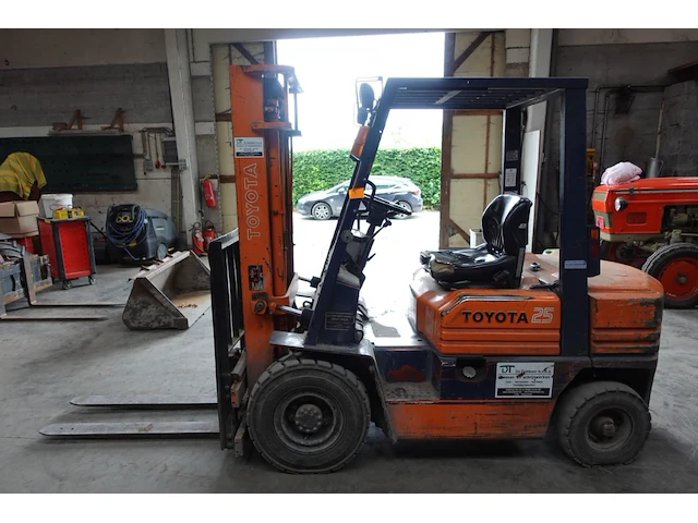 Heftruck toyota - afbeelding 1 van  5