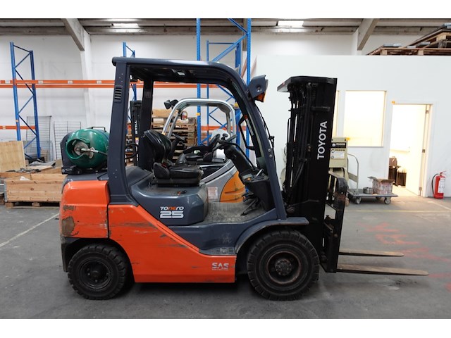 Heftruck toyota - afbeelding 1 van  13