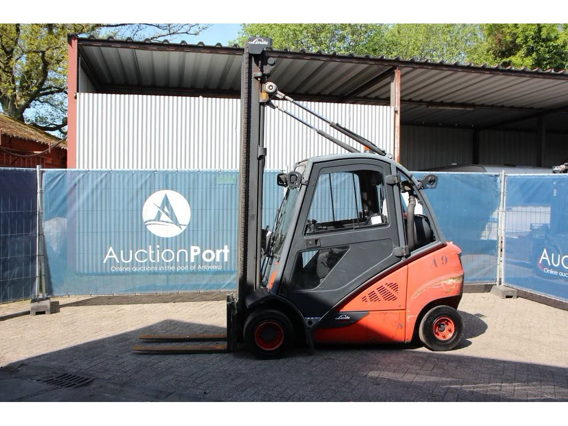 Heftrucks - hoogwerkers - graafmachines - stapelaars - palletwagens