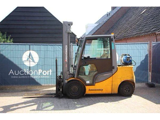 Heftrucks - hoogwerkers - graafmachines - stapelaars - palletwagens