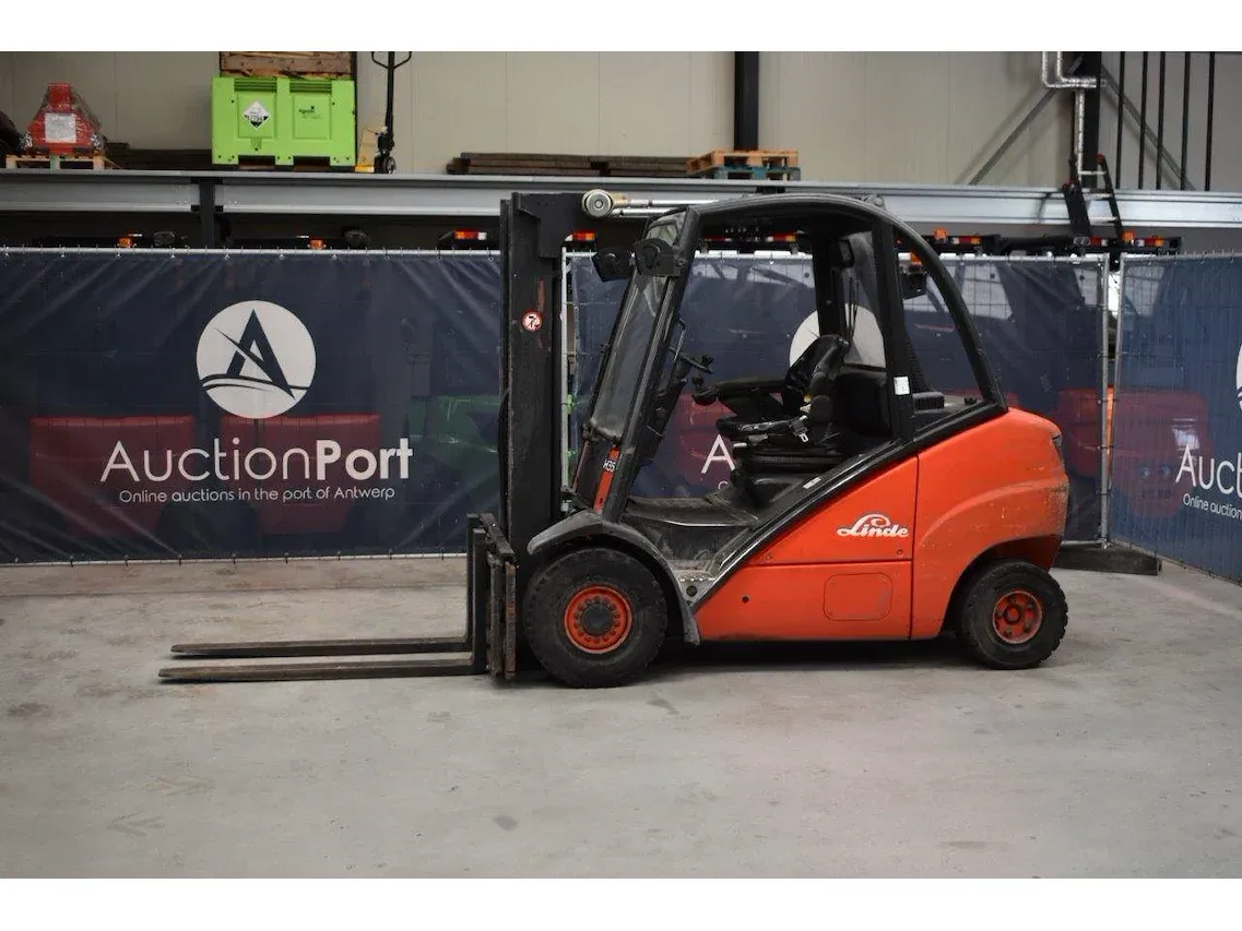 Heftrucks - hoogwerkers - stapelaars - palletwagens - reachtrucks