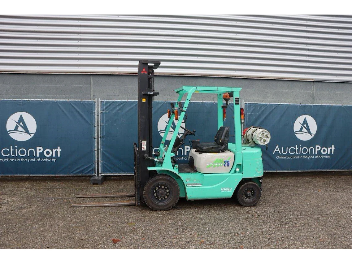 Heftrucks - hoogwerkers - stapelaars - palletwagens - reachtrucks