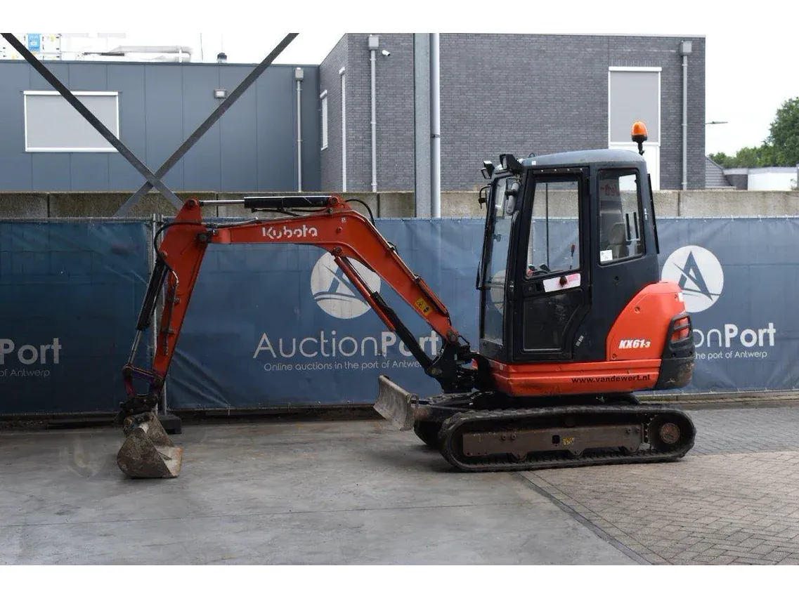 Heftrucks - minigravers - vrachtwagens - generatoren - hoogwerkers