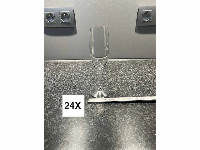 Hele voorraad diverse servies, glaswerk, tassen en borden (550x) - afbeelding 8 van  43