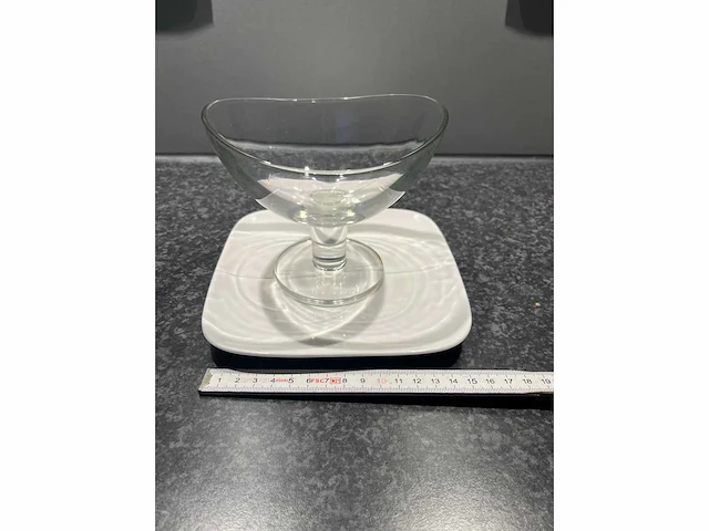 Hele voorraad diverse servies, glaswerk, tassen en borden (550x) - afbeelding 1 van  43