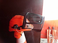 Helm met gehoorbescherming - afbeelding 1 van  2