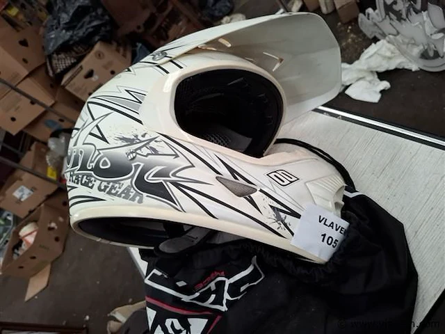Helm - afbeelding 1 van  1