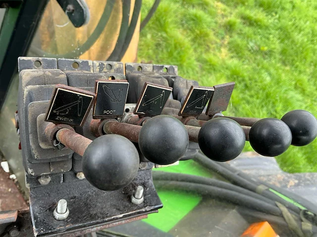 Herder grenadier mb 105 maaikorfbak - afbeelding 5 van  9