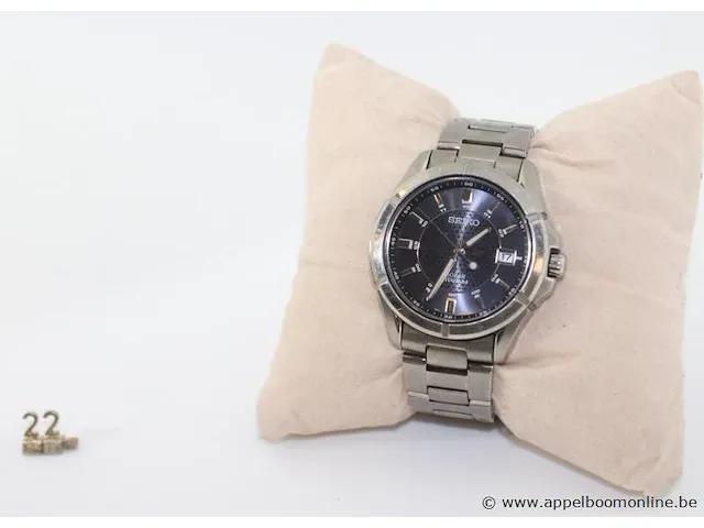 Herenhorloge seiko v147-0ab0; quartz dia 33mm, mogelijke gebruikssporen, mogelijks nieuwe batterij nodig - afbeelding 1 van  5
