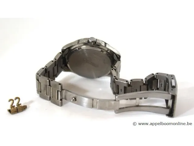 Herenhorloge seiko v147-0ab0; quartz dia 33mm, mogelijke gebruikssporen, mogelijks nieuwe batterij nodig - afbeelding 3 van  5