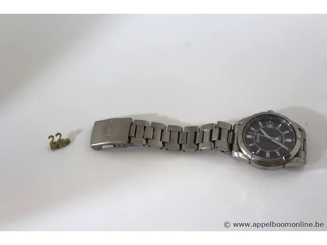 Herenhorloge seiko v147-0ab0; quartz dia 33mm, mogelijke gebruikssporen, mogelijks nieuwe batterij nodig - afbeelding 5 van  5