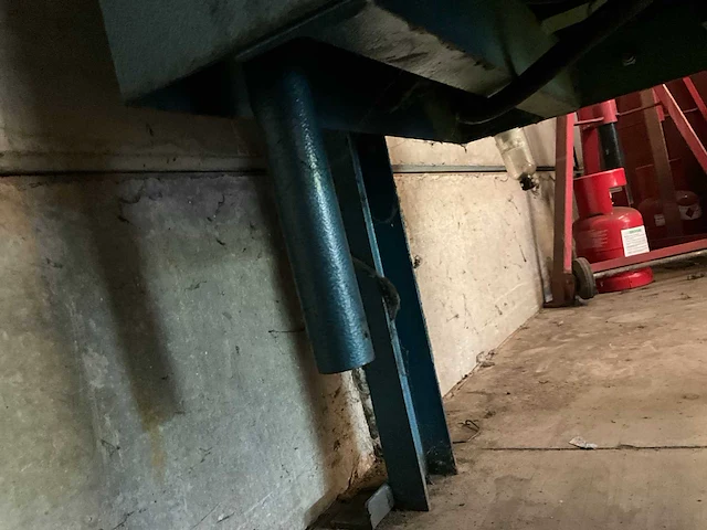 Herkules lift - oil filter crusher - afbeelding 8 van  10