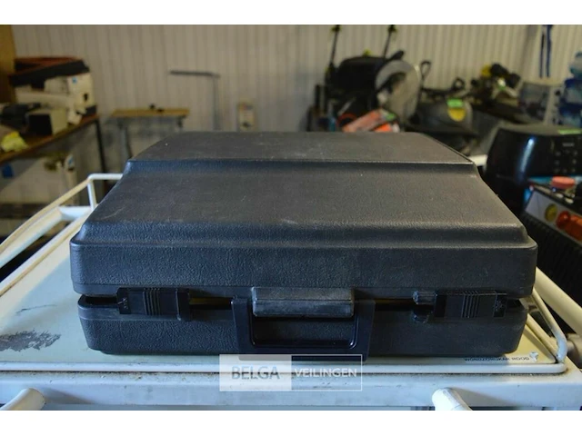 Hermes typmachine in koffer - afbeelding 1 van  4