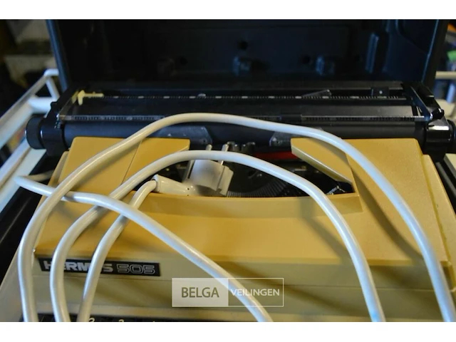 Hermes typmachine in koffer - afbeelding 4 van  4