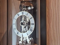Hermle klok in glazen cylinder 66x16cm - afbeelding 2 van  4