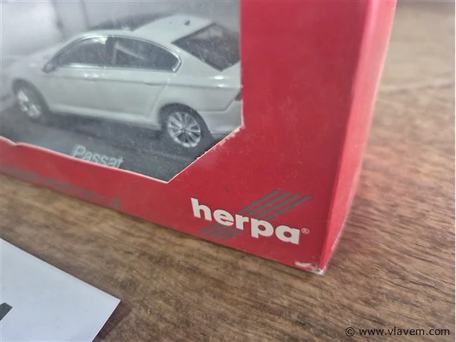 Herpa passat - afbeelding 3 van  3