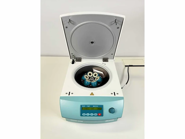 Hettich - 220r - gekoelde centrifuge - afbeelding 1 van  1