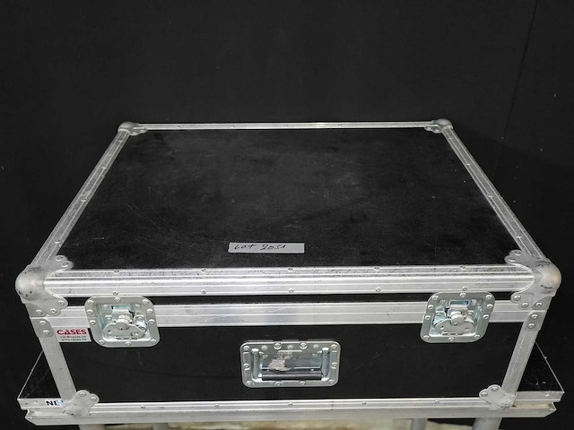 Hewlet packard - hp envy 810 i7 4core 4ghz windows 10 pro incl flightcase - video - afbeelding 2 van  2