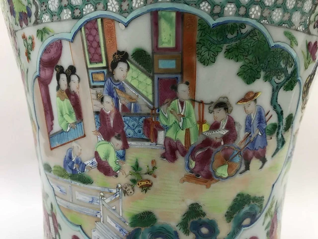 High quality decorated canton porcelain set. palace scenery. famille rose. 19th century. - afbeelding 9 van  77