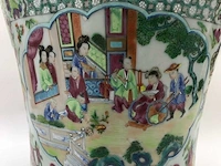 High quality decorated canton porcelain set. palace scenery. famille rose. 19th century. - afbeelding 9 van  77