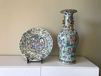 High quality decorated canton porcelain set. palace scenery. famille rose. 19th century. - afbeelding 1 van  77