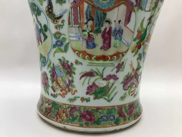 High quality decorated canton porcelain set. palace scenery. famille rose. 19th century. - afbeelding 19 van  77
