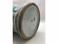 High quality decorated canton porcelain set. palace scenery. famille rose. 19th century. - afbeelding 29 van  77
