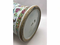 High quality decorated canton porcelain set. palace scenery. famille rose. 19th century. - afbeelding 30 van  77