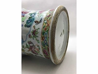 High quality decorated canton porcelain set. palace scenery. famille rose. 19th century. - afbeelding 32 van  77