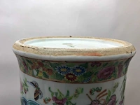 High quality decorated canton porcelain set. palace scenery. famille rose. 19th century. - afbeelding 35 van  77