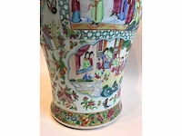 High quality decorated canton porcelain set. palace scenery. famille rose. 19th century. - afbeelding 54 van  77