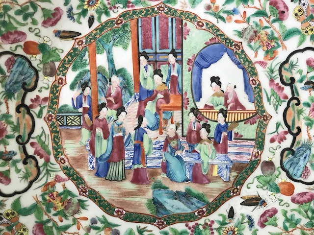 High quality decorated canton porcelain set. palace scenery. famille rose. 19th century. - afbeelding 61 van  77