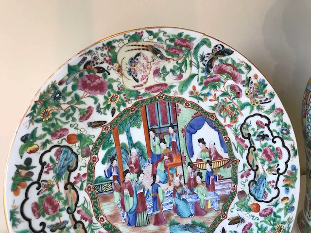 High quality decorated canton porcelain set. palace scenery. famille rose. 19th century. - afbeelding 72 van  77