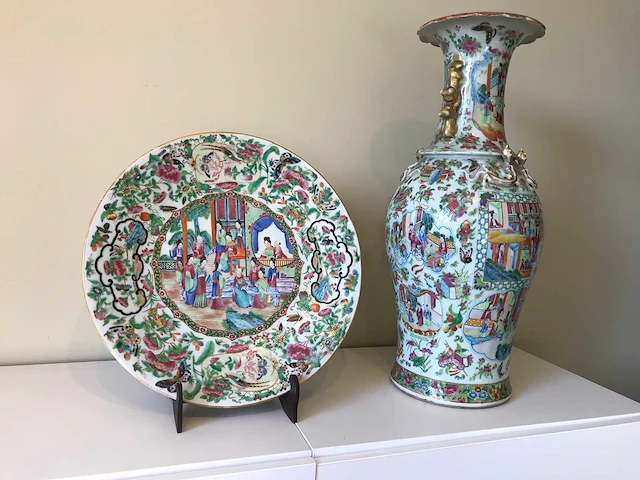 High quality decorated canton porcelain set. palace scenery. famille rose. 19th century. - afbeelding 75 van  77