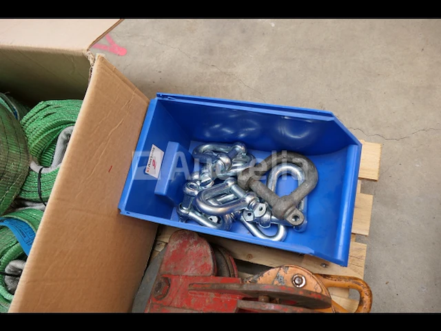Hijs- en hefwerktuigen; riemen, sluitingen, katrol,... - afbeelding 5 van  7