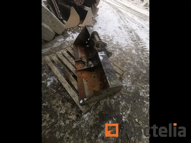 Hijskraan emmer breedte 1300mm 45mm assen goede staat - afbeelding 2 van  6