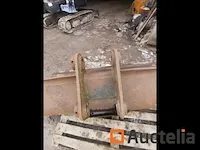 Hijskraan emmer breedte 155 mm axes50mm goed staat - afbeelding 1 van  7