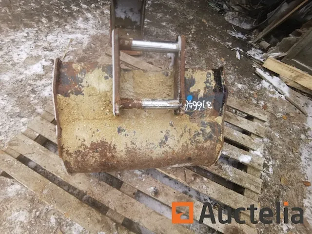 Hijskraan emmer breedte 600 mm assen 35 mm goede conditie - afbeelding 1 van  7