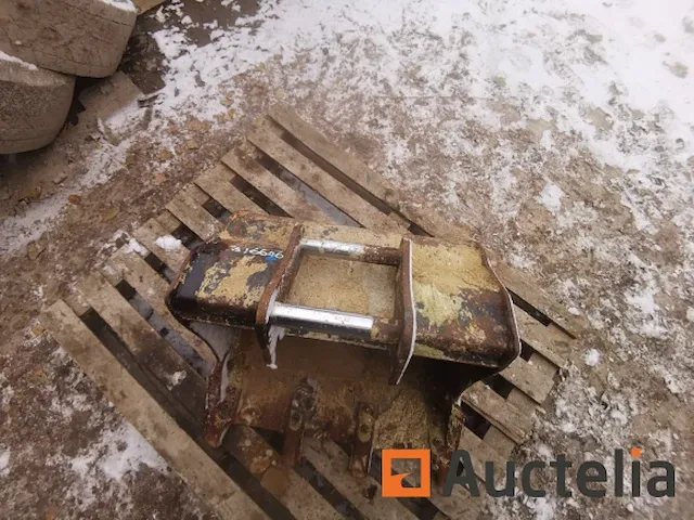 Hijskraan emmer breedte 600 mm assen 35 mm goede conditie - afbeelding 2 van  7