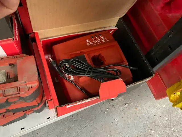 Hilti accu's en laders (11x) - afbeelding 3 van  4