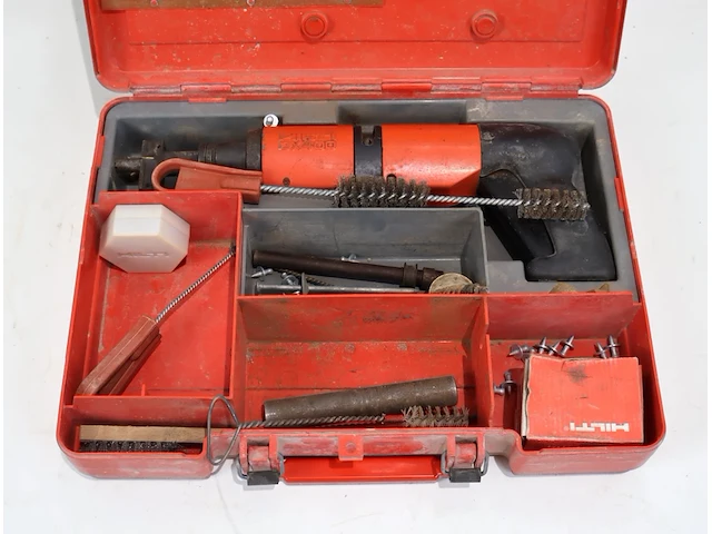 Hilti betonnagelapparaat - afbeelding 2 van  4