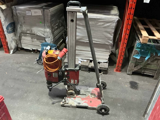 Hilti dd-400e kernboormachine op statief - afbeelding 1 van  5