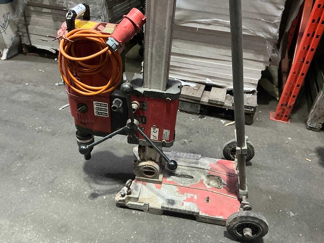 Hilti dd-400e kernboormachine op statief - afbeelding 3 van  5