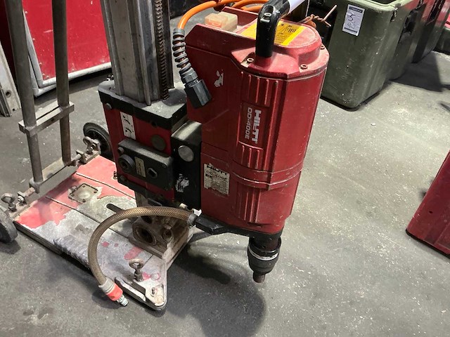 Hilti dd-400e kernboormachine op statief - afbeelding 4 van  5