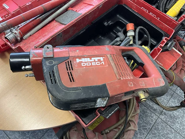 Hilti dd ec-1 kernboormachine met waterpomp - afbeelding 1 van  6