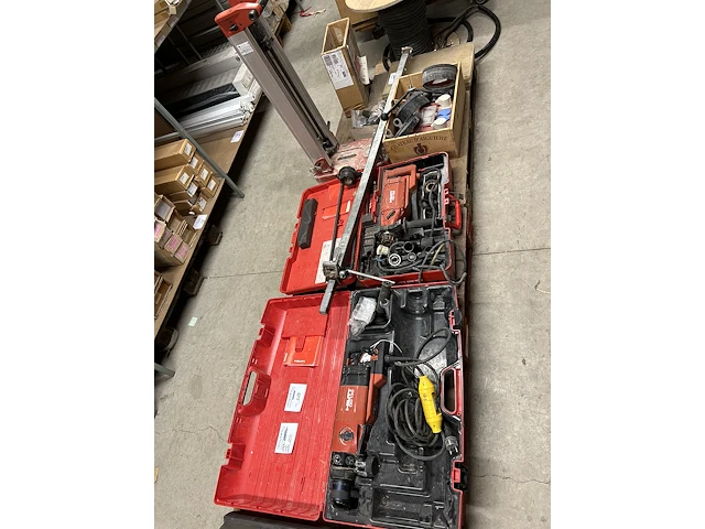 Hilti dd130 + hilti dd100 diamantkernboormachine nat/droog - afbeelding 1 van  13