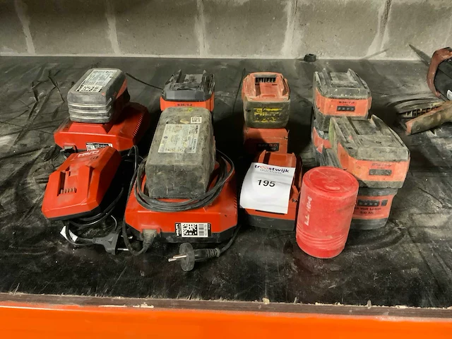 Hilti partij batterijen - afbeelding 1 van  10